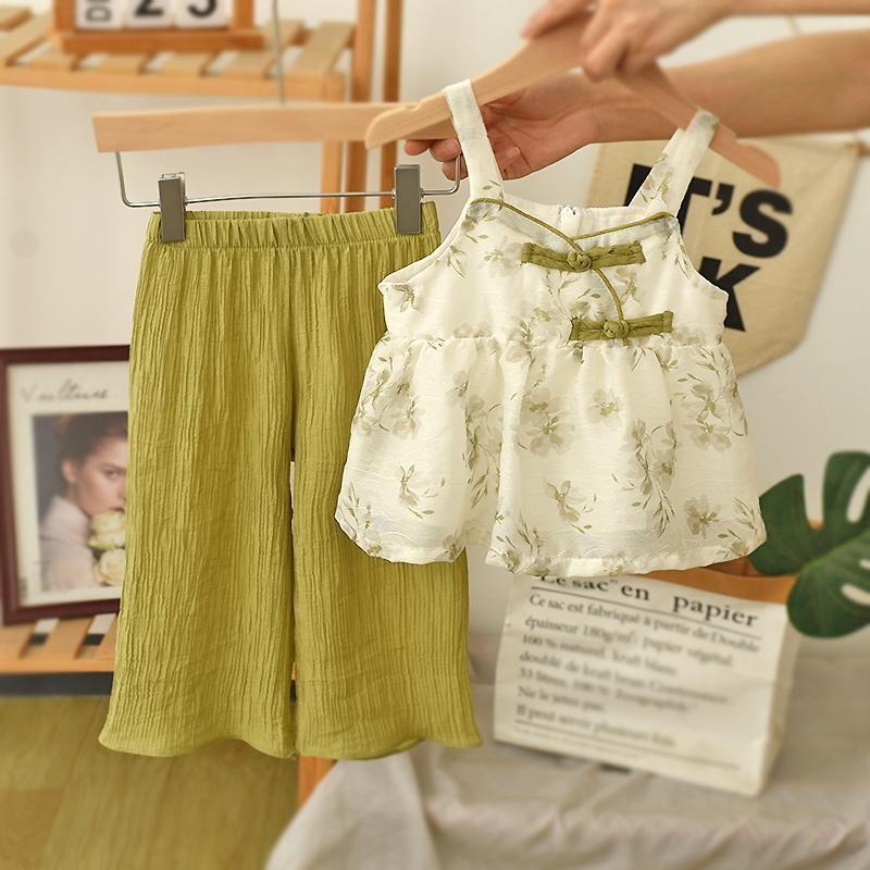 Fashionable Girls Sling Set For Summer With Lightweight Fabric And Beautiful Floral Prints Green Floral Pants,140cm/55.12in
Fashionable Girls Sling Set For Summer With Lightweight Fabric And Beautiful Floral Prints Green Floral Pants,140cm/55.12in