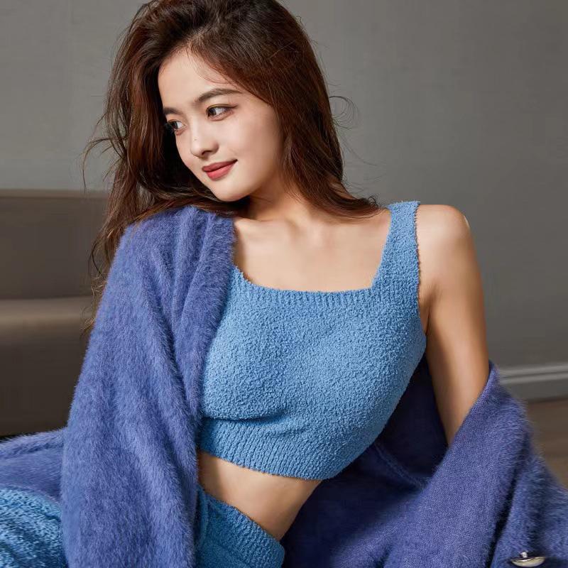 Женское зимнее теплое флисовое термобелье на бретельках с подкладкой, жилет, мягкий укороченный топ
Женское зимнее теплое флисовое термобелье на бретельках с подкладкой, жилет, мягкий укороченный топ