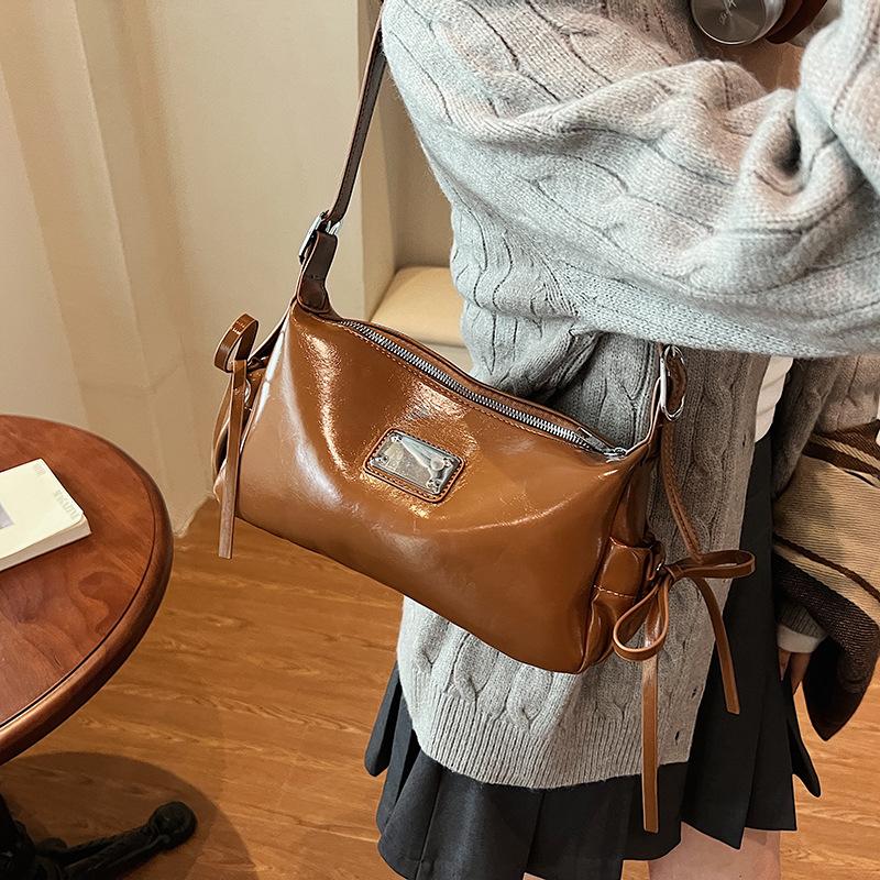 Bag Women s 2025 Winter New Fashion Versatile Messenger Bag Soft PU Leather Textured Underarm Portable Pillow Bag 25*9*14 коричневый
Bag Women s 2025 Winter New Fashion Versatile Messenger Bag Soft PU Leather Textured Underarm Portable Pillow Bag 25*9*14 коричневый