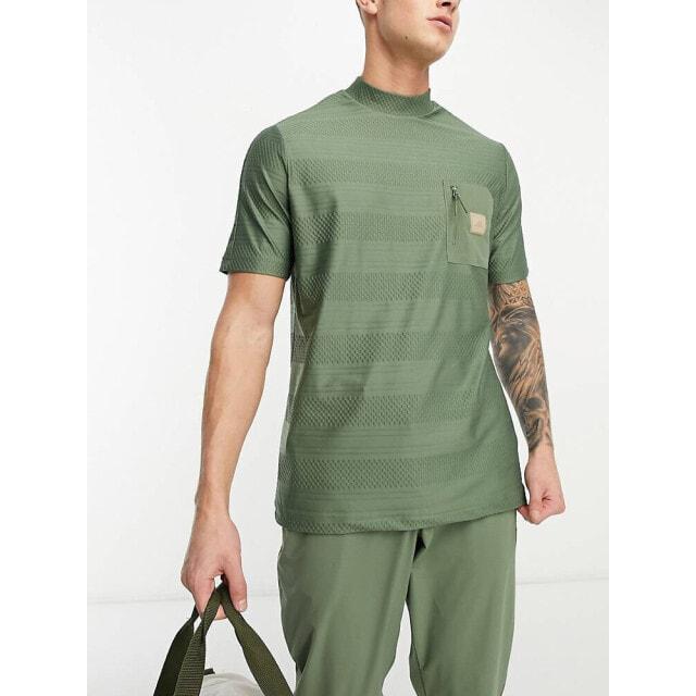 Футболка с высоким воротником и карманом в зеленую текстурную полоску adidas Golf Adicross
Футболка с высоким воротником и карманом в зеленую текстурную полоску adidas Golf Adicross