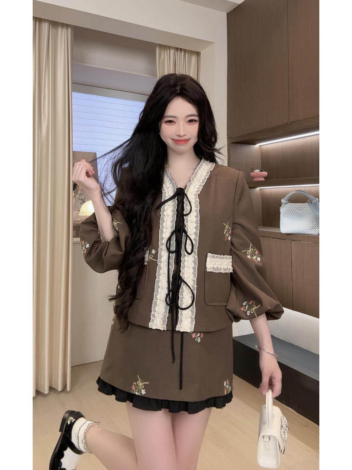 DD Spring Floral Embroidery Lace Women s Skirt Suit - Chic Socialite Style M (recommended 58-68kg)
DD Spring Floral Embroidery Lace Women s Skirt Suit - Chic Socialite Style M (recommended 58-68kg)