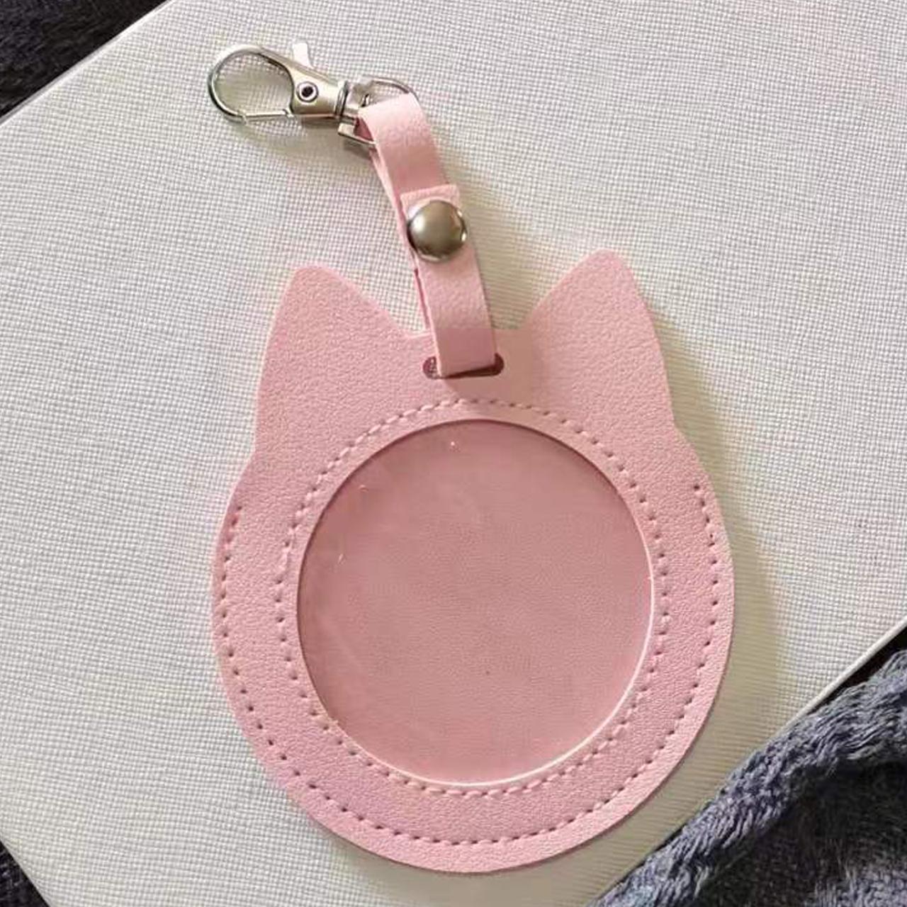 Badge Storage Badge Protective Case Round Badge Anime Bag Accessory Portable Badge Display Pouch Portable Badge Storage розовый
Badge Storage Badge Protective Case Round Badge Anime Bag Accessory Portable Badge Display Pouch Portable Badge Storage розовый