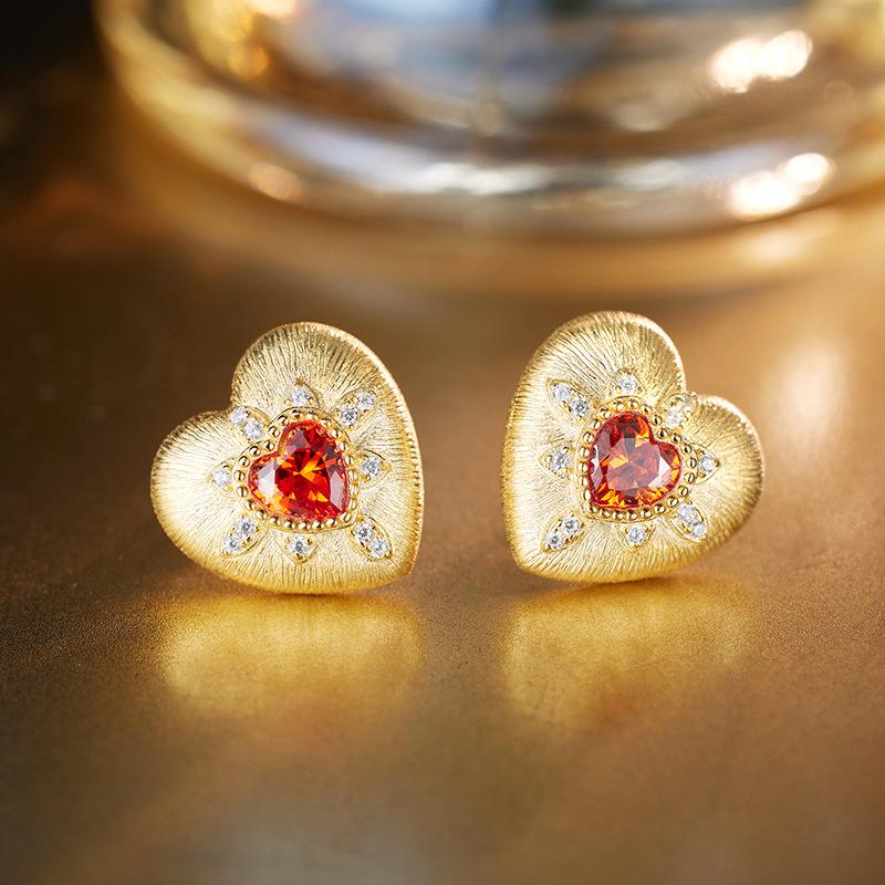 Vintage orange red zirconium heart-shaped S925 sterling silver earrings brushed light luxury high-end earrings
Vintage orange red zirconium heart-shaped S925 sterling silver earrings brushed light luxury high-end earrings