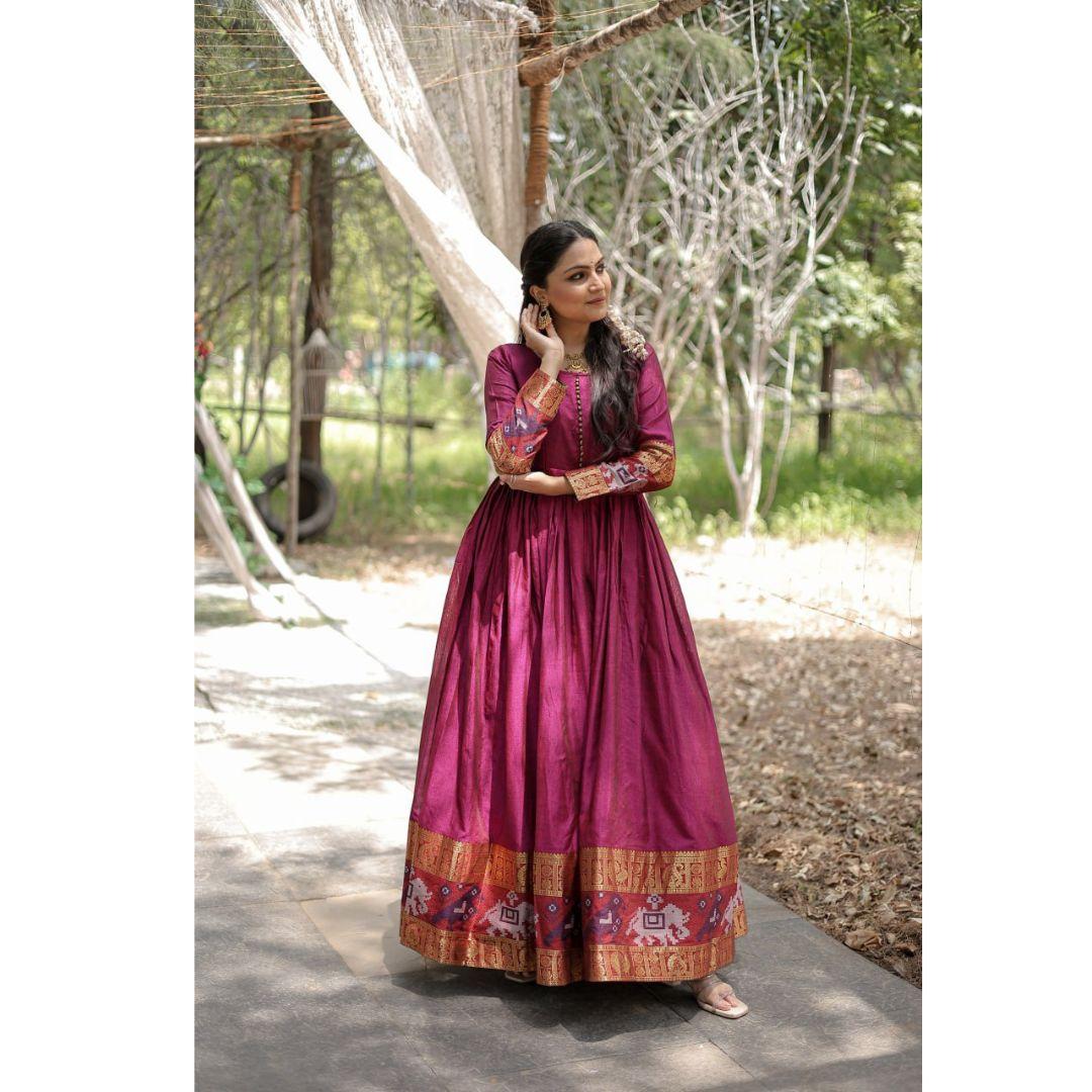 Фирменное и разработанное платье высшего качества с дупаттой с высокой степенью связи. 
Фирменное и разработанное платье высшего качества с дупаттой с высокой степенью связи.