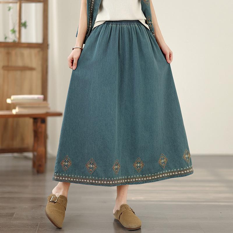 Women s Spring/Summer Embroidered Denim Vest & Skirt Set Medium
Women s Spring/Summer Embroidered Denim Vest & Skirt Set Medium