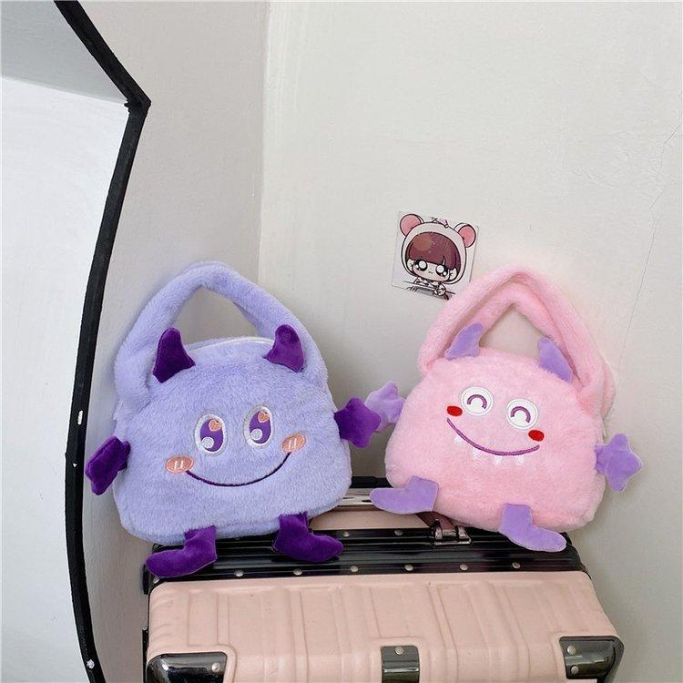 Doll grabbing machine new cartoon little monster plush doll doll bag cute girl gift handbag фарби люмінесцентні зелений колір
Doll grabbing machine new cartoon little monster plush doll doll bag cute girl gift handbag фарби люмінесцентні зелений колір