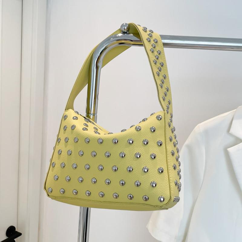 Новая портативная сумка через плечо под мышкой с заклепками, тренд 2025, премиальная личность, сумка-локомотив, сумочка жёлтый
Новая портативная сумка через плечо под мышкой с заклепками, тренд 2025, премиальная личность, сумка-локомотив, сумочка жёлтый