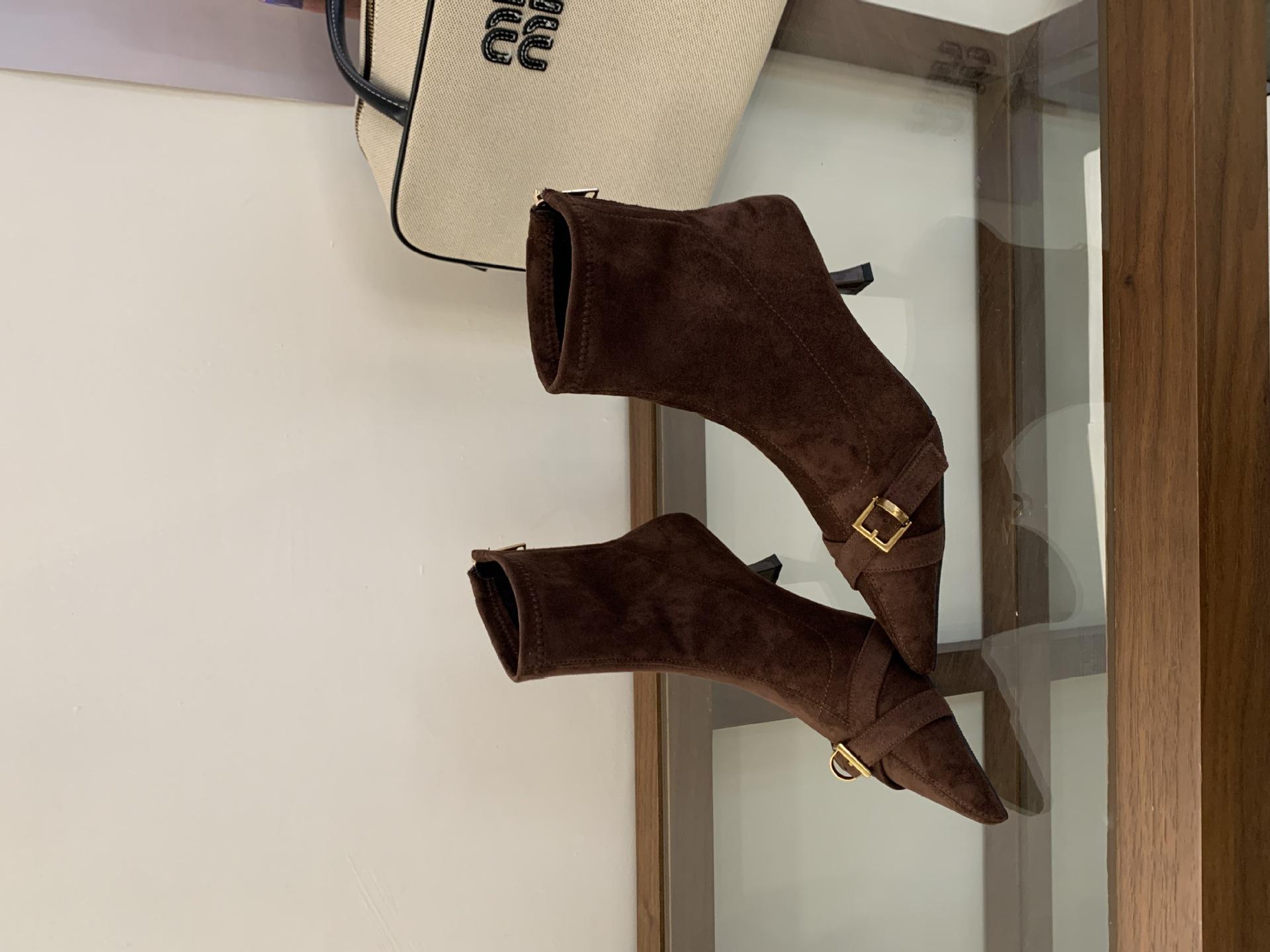 2025 temperament pointed thin heel short boots women s cross belt buckle high heel elastic thin boots suede ankle single boots 39 коричневий
2025 temperament pointed thin heel short boots women s cross belt buckle high heel elastic thin boots suede ankle single boots 39 коричневий
