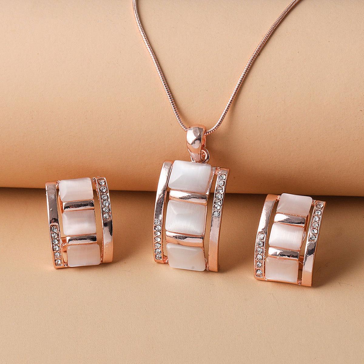 Комплект ожерелья на ключицу и серег с жемчугом и подсолнухом для женщин
Комплект ожерелья на ключицу и серег с жемчугом и подсолнухом для женщин