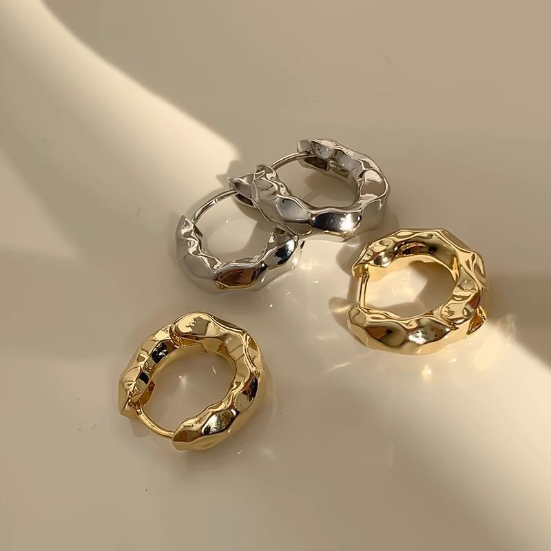 European & American Niche Metal Texture Hoop Earrings - Stylish, Versatile, and Elegant 540A Gold
European & American Niche Metal Texture Hoop Earrings - Stylish, Versatile, and Elegant 540A Gold
