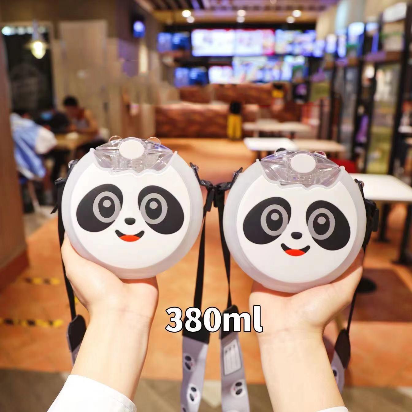 Соломенная чашка для воды с пончиком Kawaii Panda, милая детская соломенная бутылка для воды большой емкости с милым мультяшным рисунком
Соломенная чашка для воды с пончиком Kawaii Panda, милая детская соломенная бутылка для воды большой емкости с милым мультяшным рисунком