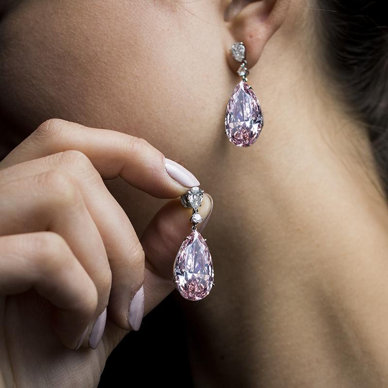 CAOSHI Trendy Female Drop Earrings with Dazzling Cubic Zirconia Party Accessories for Women Trendy Modern Lady Fancy Zircon
CAOSHI Trendy Female Drop Earrings with Dazzling Cubic Zirconia Party Accessories for Women Trendy Modern Lady Fancy Zircon