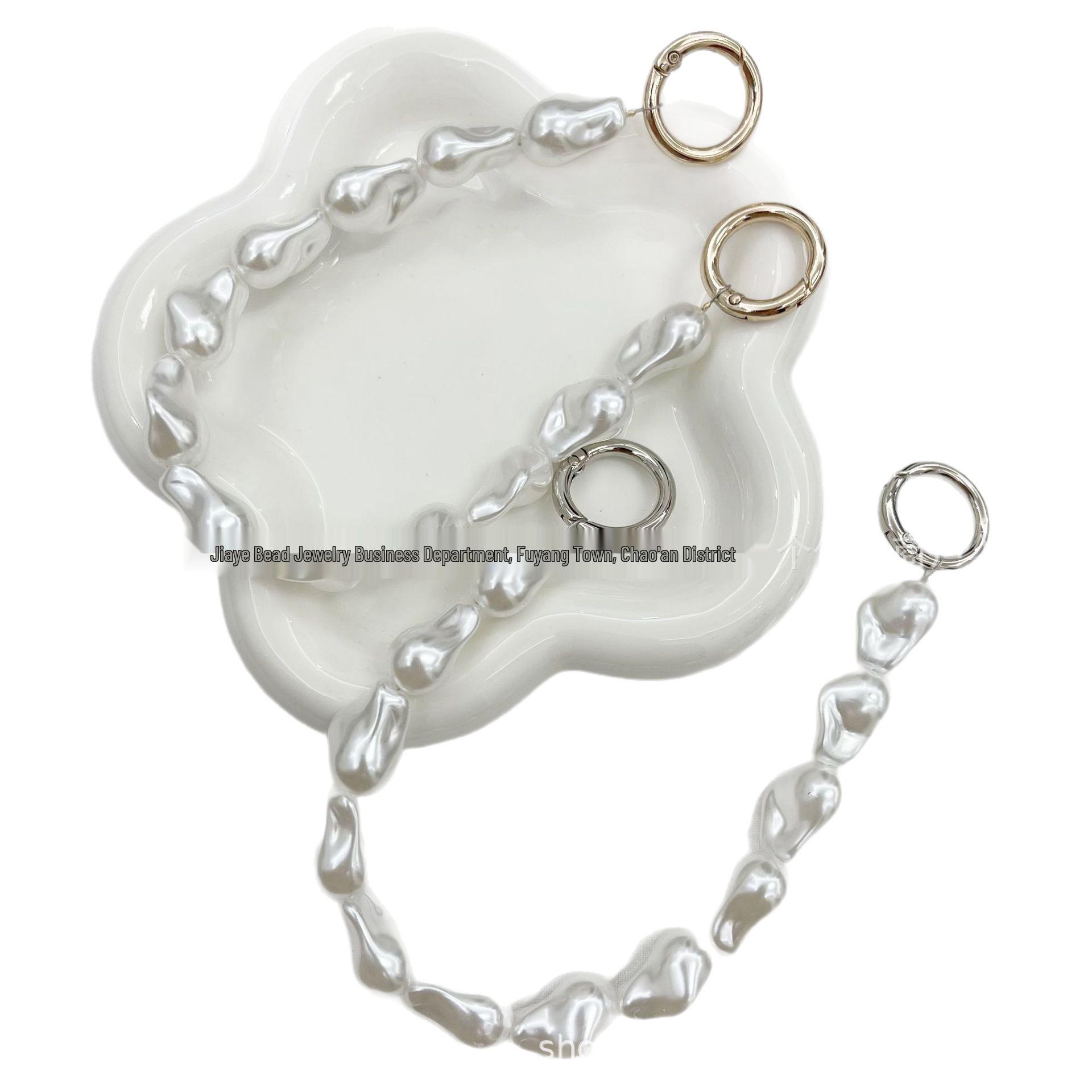 Baroque High-Gloss Pearl Phone and Bag Chain Accessory Gold Spring Buckle
Baroque High-Gloss Pearl Phone and Bag Chain Accessory Gold Spring Buckle