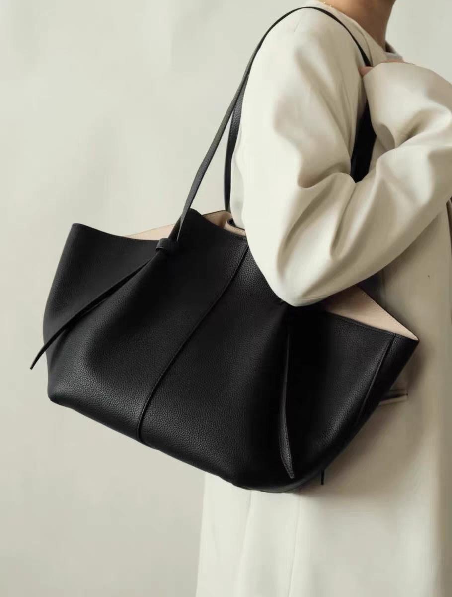 New Trendy Versatile Tote Bag Handheld Commuter Bag Large Capacity Women s Bag Underarm Bag Large size with logo чёрный
New Trendy Versatile Tote Bag Handheld Commuter Bag Large Capacity Women s Bag Underarm Bag Large size with logo чёрный