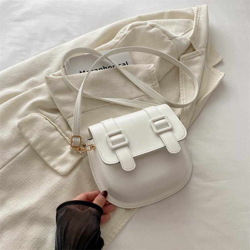 Модная минималистичная сумка-седло на одно плечо из мягкой полиуретановой кожи с трендовой детальной строчкой
Модная минималистичная сумка-седло на одно плечо из мягкой полиуретановой кожи с трендовой детальной строчкой