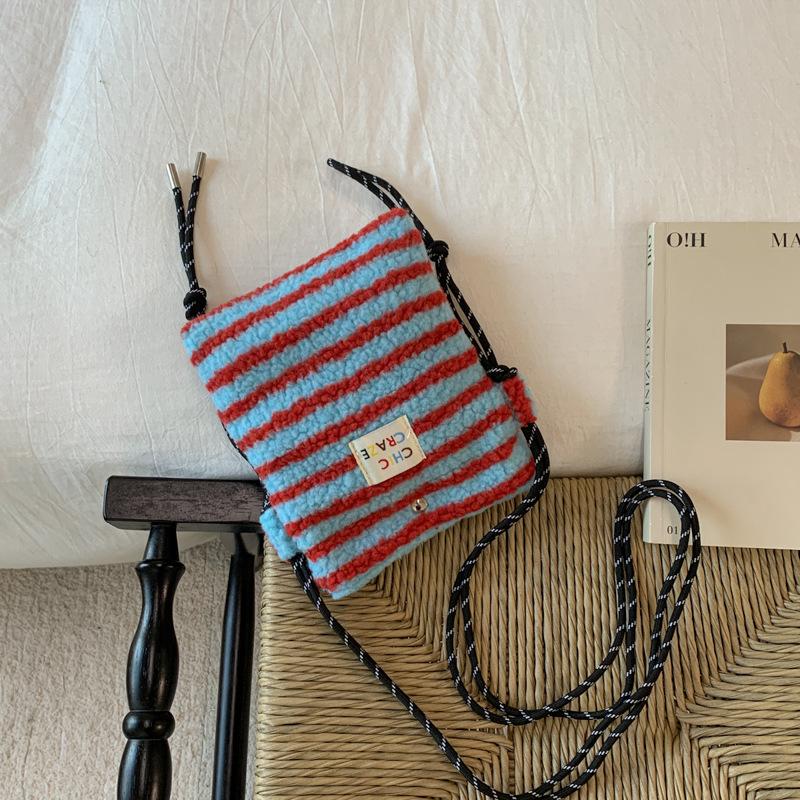 Wind plush rainbow cute small bag simple shoulder messenger bag shopping portable mobile phone storage bag синій
Wind plush rainbow cute small bag simple shoulder messenger bag shopping portable mobile phone storage bag синій