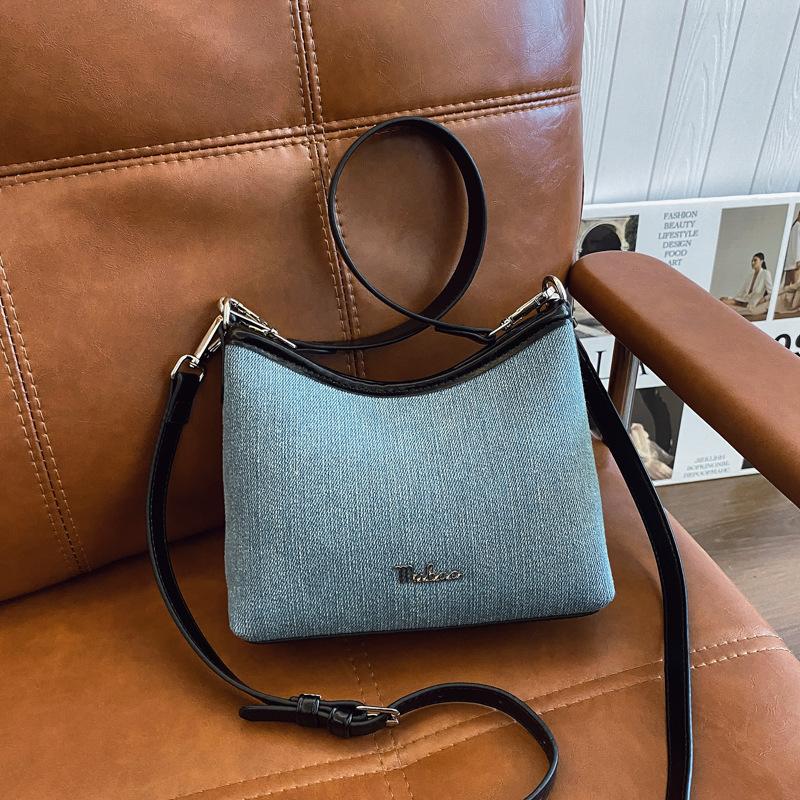 Summer new shoulder armpit bag versatile niche denim bag commuter large capacity oblique span bag чорний
Summer new shoulder armpit bag versatile niche denim bag commuter large capacity oblique span bag чорний