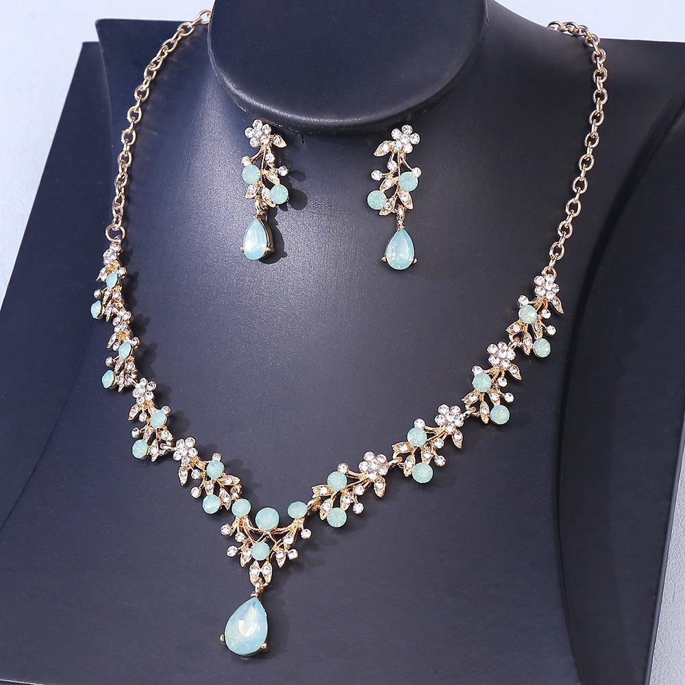 Luxury Bridal Jewelry Set Vintage Necklace Earrings Set New Flower Choker Necklace Set Women срібний
Luxury Bridal Jewelry Set Vintage Necklace Earrings Set New Flower Choker Necklace Set Women срібний