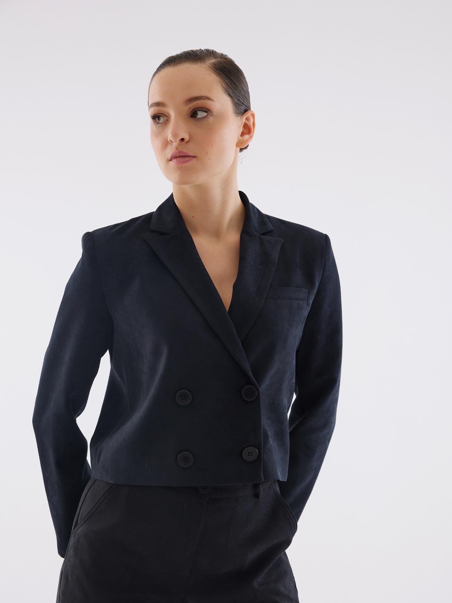 Замшевая черная двубортная укороченная куртка 38 разноцветный 
Замшевая черная двубортная укороченная куртка 38 разноцветный