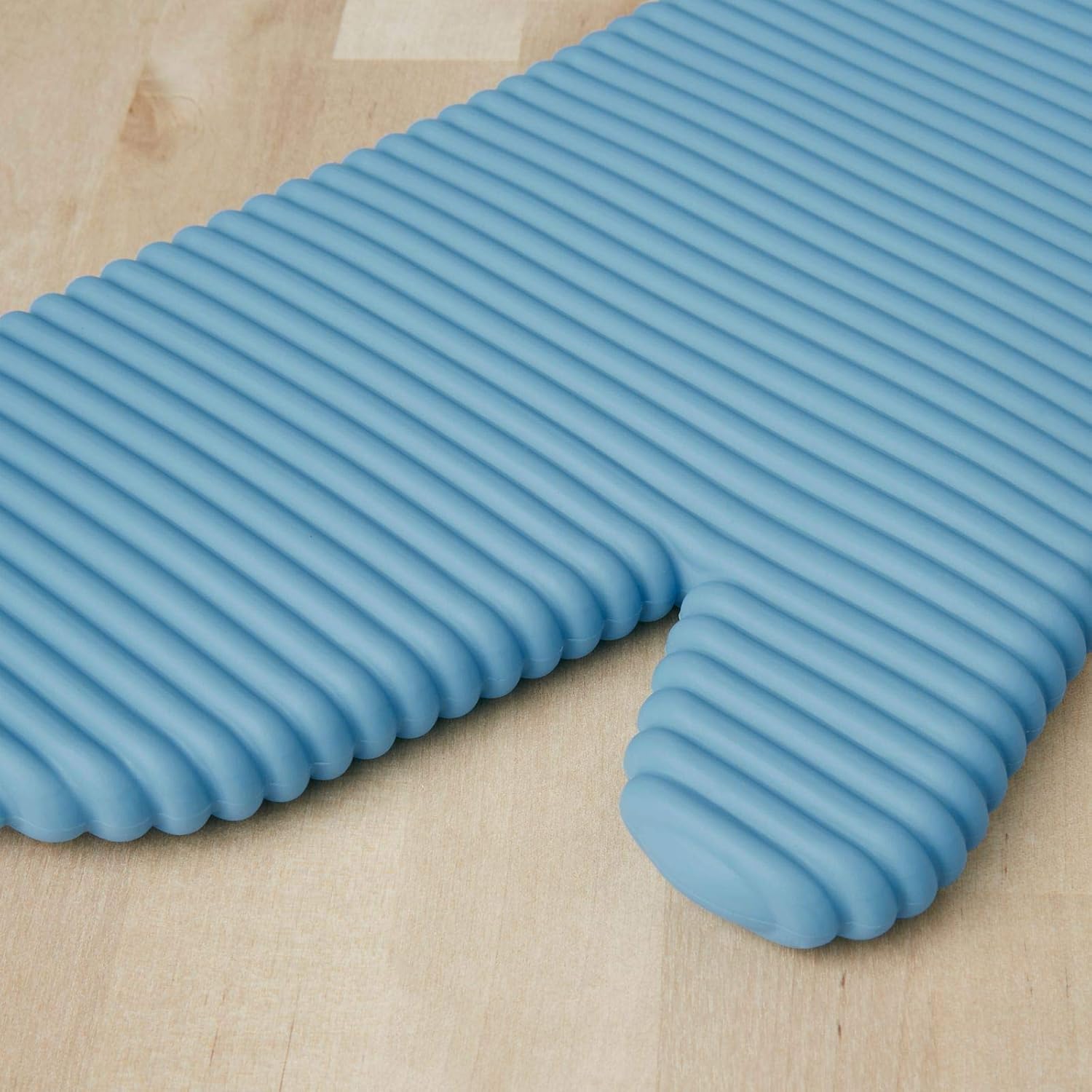 KitchenAid Ribbed Soft Silicone Oven Mitt Set, 7 x13 , Milkshake 2 Count 7.5 x13
KitchenAid Ribbed Soft Silicone Oven Mitt Set, 7 x13 , Milkshake 2 Count 7.5 x13