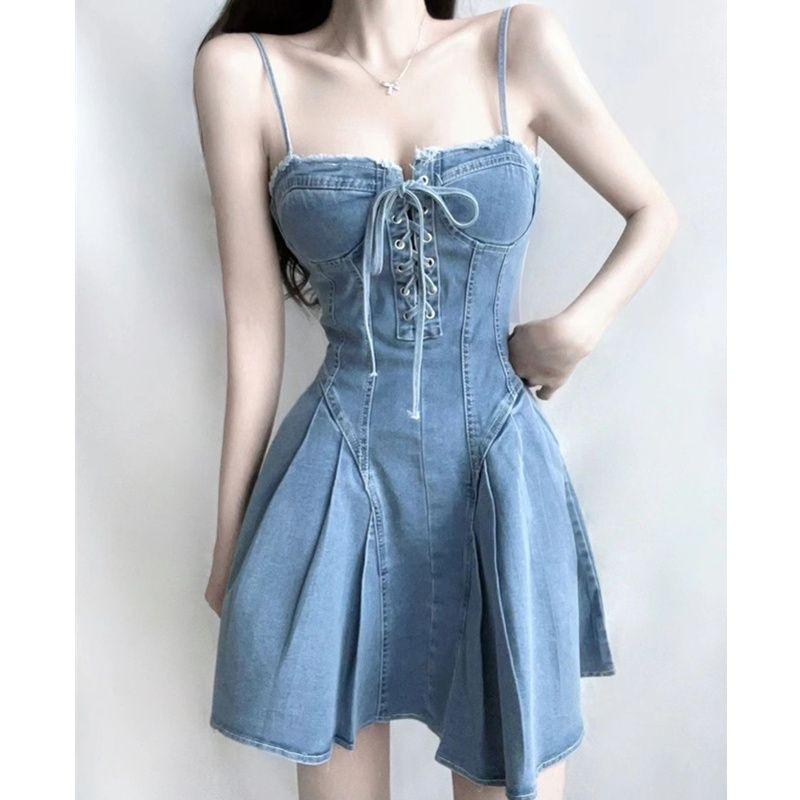 Trendy Denim A-line Camisole Dress with Waist-Cinching Flare for Petite Women Large
Trendy Denim A-line Camisole Dress with Waist-Cinching Flare for Petite Women Large