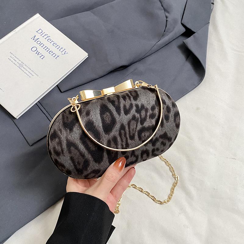 Ретро Сумка з леопардовим принтом Цього року Модна ланцюгова сумка через плече Темпераментна жіноча сумка чорний
Ретро Сумка з леопардовим принтом Цього року Модна ланцюгова сумка через плече Темпераментна жіноча сумка чорний