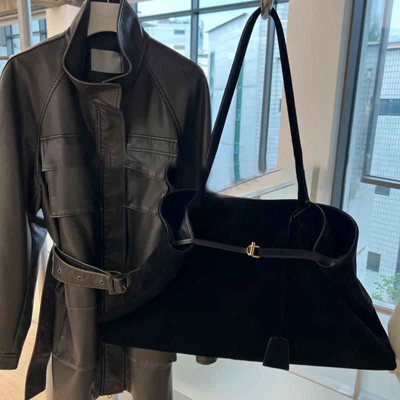 A Casual Simple Suede Shoulder Bag for Women Versatile Leather Bag
A Casual Simple Suede Shoulder Bag for Women Versatile Leather Bag