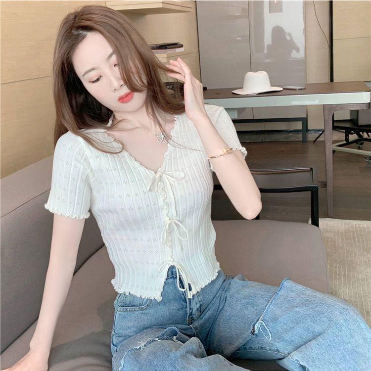 Короткий трикотажный топ с V-образным вырезом и кружевным бантом во французском стиле, облегающая футболка с короткими рукавами в корейском стиле для женщин в стиле Ins L
Короткий трикотажный топ с V-образным вырезом и кружевным бантом во французском стиле, облегающая футболка с короткими рукавами в корейском стиле для женщин в стиле Ins L