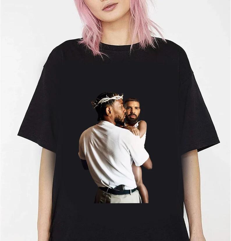 Kendrick Lamar Holding Baby Drake t-Shirt Unisex T-Shirt XL
Kendrick Lamar Holding Baby Drake t-Shirt Unisex T-Shirt XL