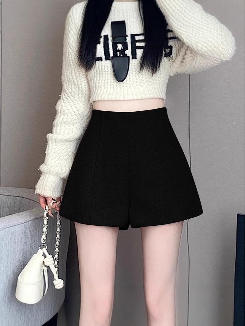Women s High-Waisted Gray Wool-Blend A-Line Shorts - American Style, Autumn/Winter, Wide-Leg, Slimming Bootcut Design 3XL
Women s High-Waisted Gray Wool-Blend A-Line Shorts - American Style, Autumn/Winter, Wide-Leg, Slimming Bootcut Design 3XL
