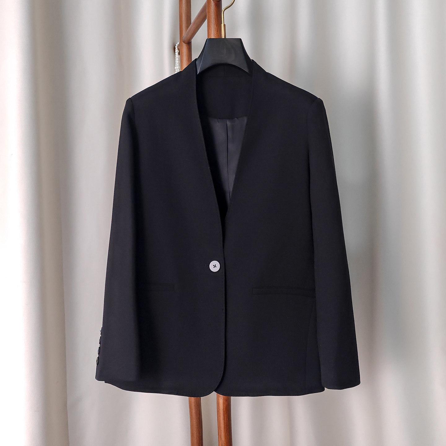 Ankela Red Collarless Wool Blazer - Women s Oversized V-Neck, Long Sleeve, Autumn Style Large
Ankela Red Collarless Wool Blazer - Women s Oversized V-Neck, Long Sleeve, Autumn Style Large