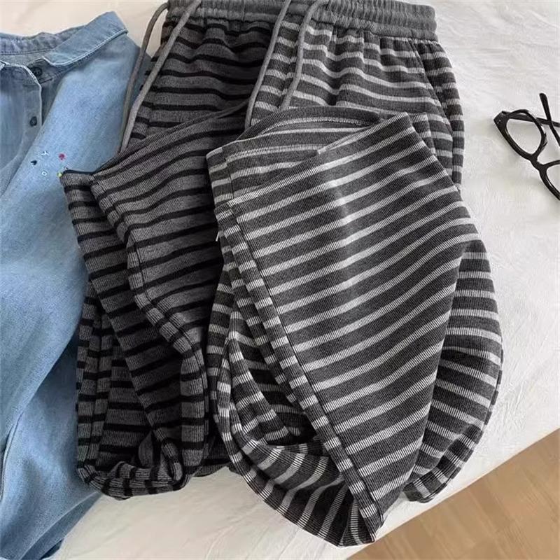 Women s Black & Gray Striped Wide-Leg Floor-Length Pants - 2025 Spring/Summer Slimming Loose Fit 3X-Large сірий колір/чорний
Women s Black & Gray Striped Wide-Leg Floor-Length Pants - 2025 Spring/Summer Slimming Loose Fit 3X-Large сірий колір/чорний