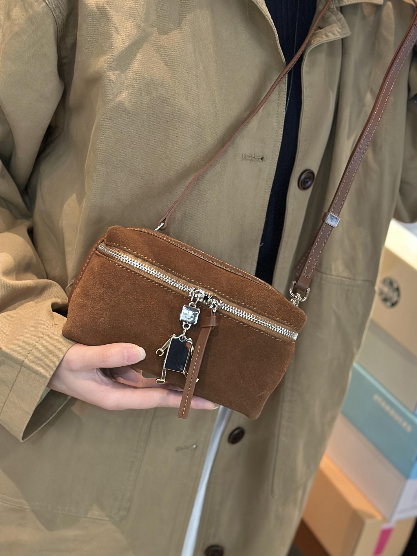 This Crossbody Small Square Bag Is A Fashionable, Versatile and High-end Single-shoulder Bag коричневый
This Crossbody Small Square Bag Is A Fashionable, Versatile and High-end Single-shoulder Bag коричневый