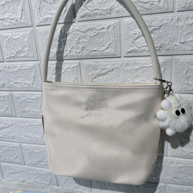 Южная Корея Нишевая сумка-тоут Mucu и Ebony Портативная маленькая сумка Muchandebony Нейлоновая сумка подмышку Cream White(100% correct version)
Южная Корея Нишевая сумка-тоут Mucu и Ebony Портативная маленькая сумка Muchandebony Нейлоновая сумка подмышку Cream White(100% correct version)