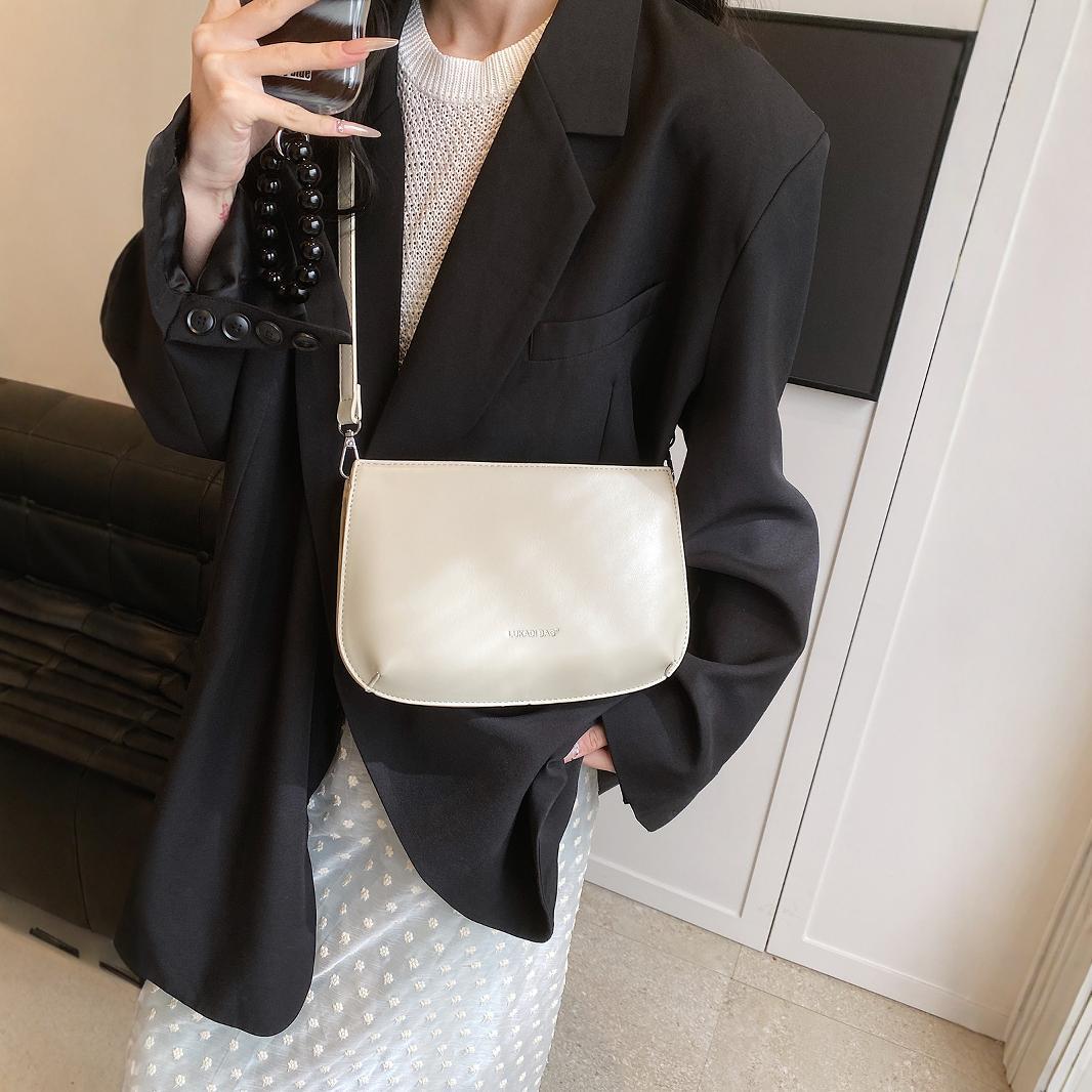 This year s popular bag women s 2025 autumn new niche design simple and versatile single shoulder crossbody small bag organ bag 26*5*17
This year s popular bag women s 2025 autumn new niche design simple and versatile single shoulder crossbody small bag organ bag 26*5*17