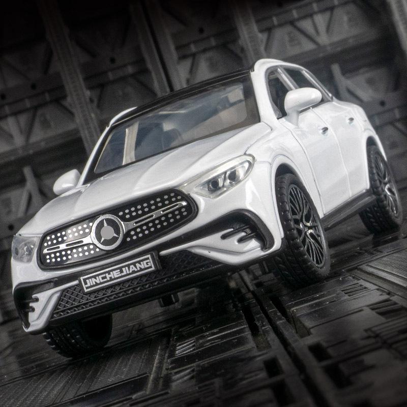 Jinchen JCJ-32022 Модель внедорожника Mercedes-Benz GLC400 из сплава со звуком и светом, инерционная игрушка
Jinchen JCJ-32022 Модель внедорожника Mercedes-Benz GLC400 из сплава со звуком и светом, инерционная игрушка