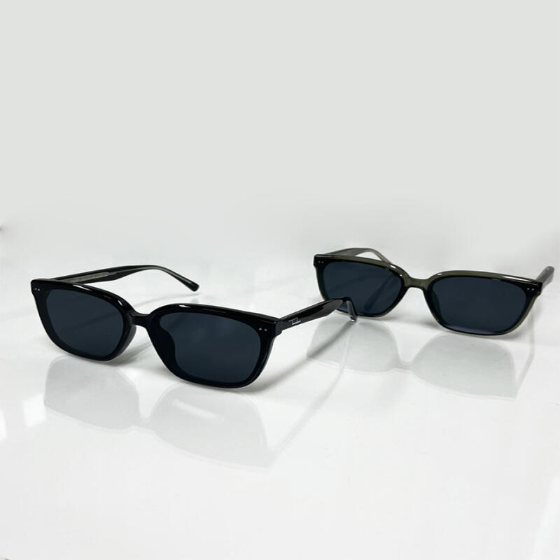 2 types of Tucker sunglasses Grand Franc GRAYGREEN
2 types of Tucker sunglasses Grand Franc GRAYGREEN