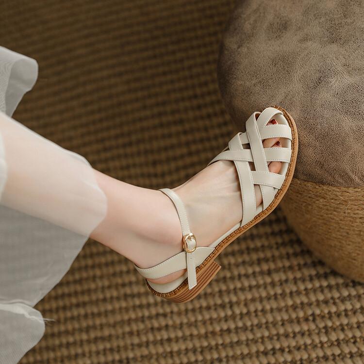 Blue cabinet, French bag head sandals women s summer 2025 new models with niche design sense retro Roman shoes 35
Blue cabinet, French bag head sandals women s summer 2025 new models with niche design sense retro Roman shoes 35