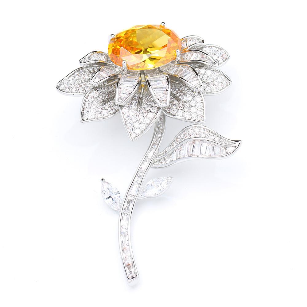 Gold Flower Brooch Premium Light Luxury Inlaid Zircon Brooch Accessories Versatile Light Luxury Jacket Pin Gift
Gold Flower Brooch Premium Light Luxury Inlaid Zircon Brooch Accessories Versatile Light Luxury Jacket Pin Gift
