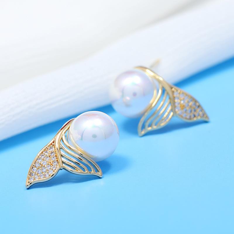 Design sense new trendy Japanese and Korean simple and small mermaid tail pearl stud earrings women s niche temperament earrings ear jewelry
Design sense new trendy Japanese and Korean simple and small mermaid tail pearl stud earrings women s niche temperament earrings ear jewelry