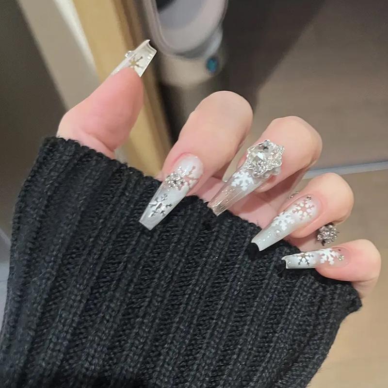 High-End Wearable Snowflake Nail Art Stickers for Fall & Winter – Elegant White Nail Tips Glue Type
High-End Wearable Snowflake Nail Art Stickers for Fall & Winter – Elegant White Nail Tips Glue Type