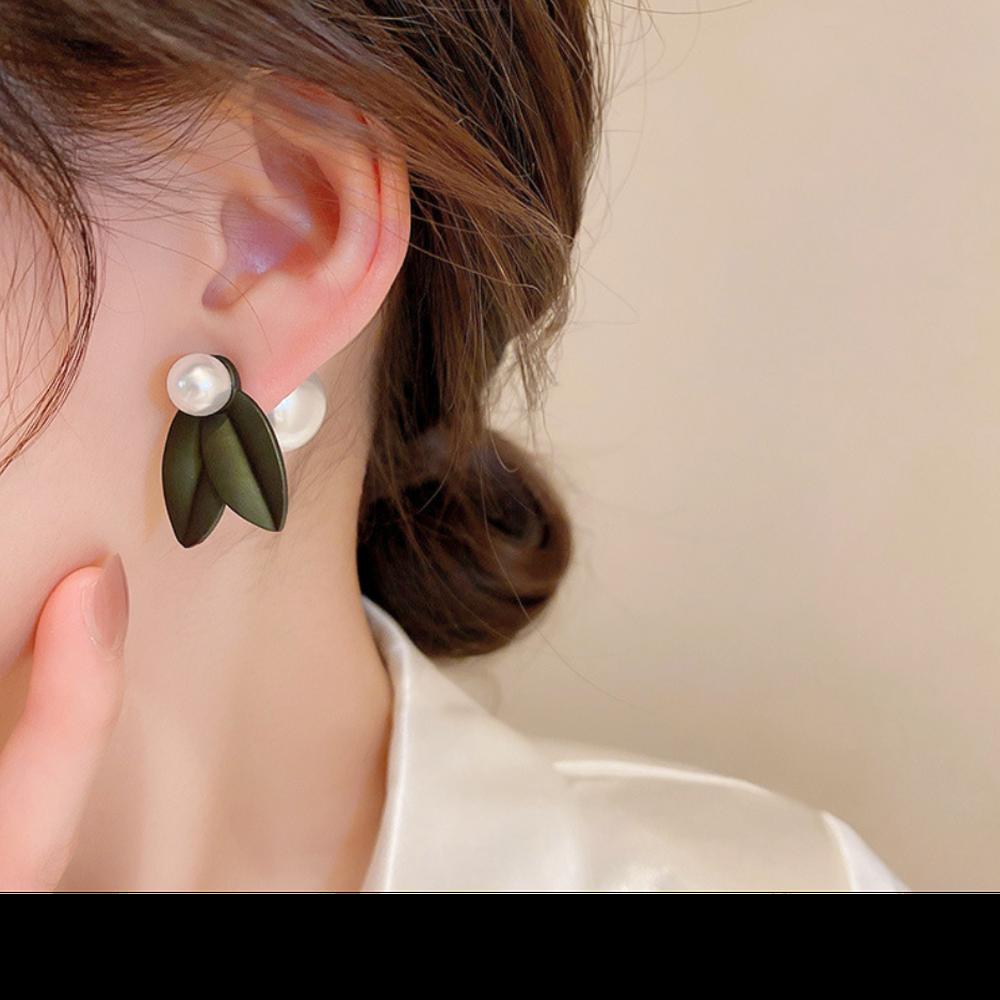 Серьги-иглы из серебра 925 пробы, асимметричные серьги с жемчужным цветком и зеленым листом, дизайнерские серьги для женщин, модные украшения (5 шт. бесплатной доставки)
Серьги-иглы из серебра 925 пробы, асимметричные серьги с жемчужным цветком и зеленым листом, дизайнерские серьги для женщин, модные украшения (5 шт. бесплатной доставки)