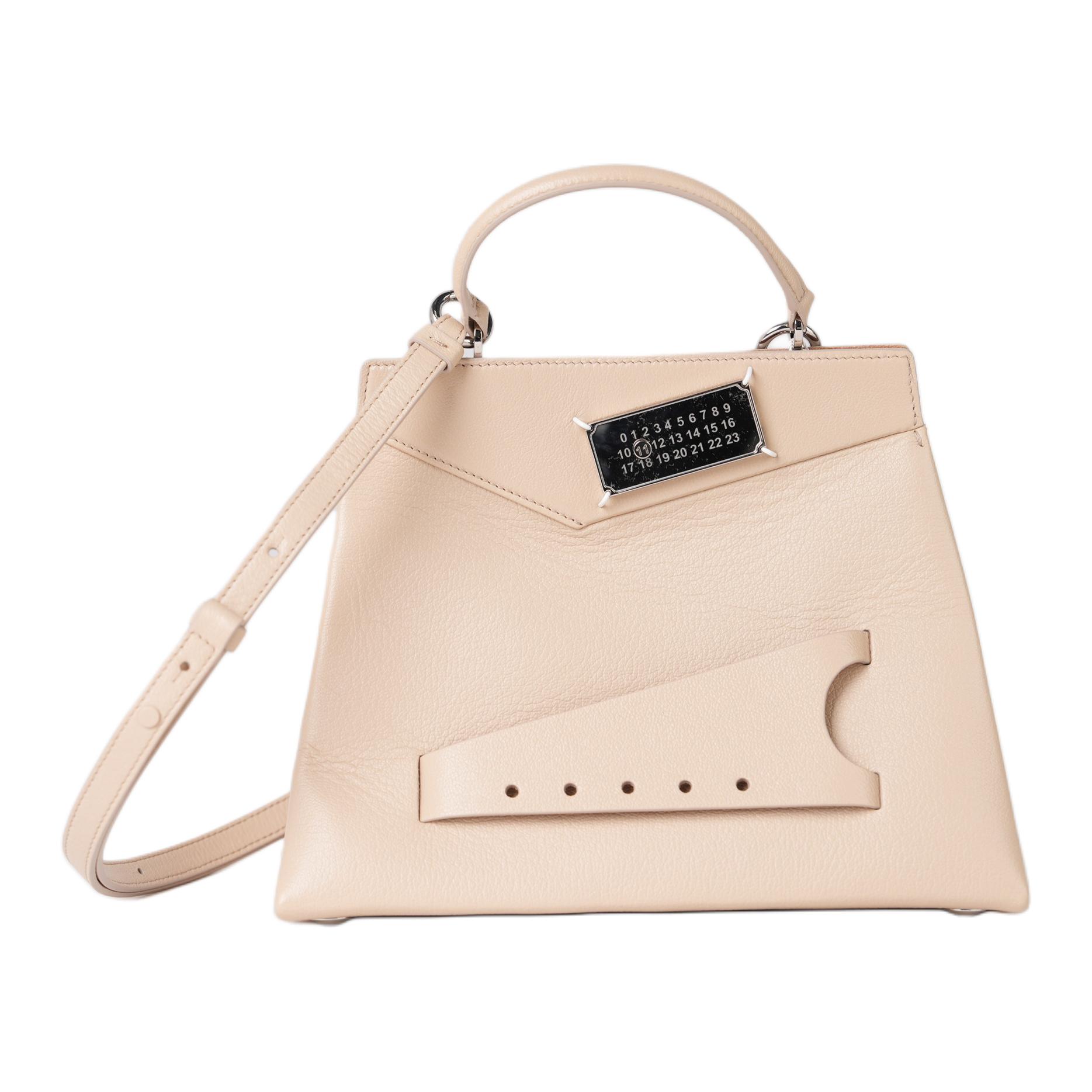 Maison Margiela Triangle Design Goat Leather Tote Bag Women Handbags Beige S56WD0124PR044T2086 Basic Set (Bag+Dust Bag)
Maison Margiela Triangle Design Goat Leather Tote Bag Women Handbags Beige S56WD0124PR044T2086 Basic Set (Bag+Dust Bag)