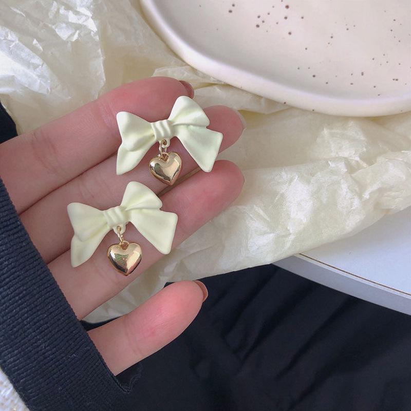 Creamy White Sweet Bow Metal Heart Pendant Earrings for Women and Girls - Autumn/Winter Studs.
Creamy White Sweet Bow Metal Heart Pendant Earrings for Women and Girls - Autumn/Winter Studs.