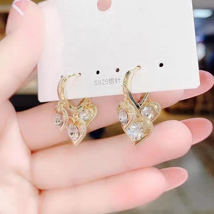 Роскошные двухслойные серьги-капли в форме сердца для женщин, корейские свадебные серьги со стразами и кристаллами, ювелирные изделия Pendientes Mujer
Роскошные двухслойные серьги-капли в форме сердца для женщин, корейские свадебные серьги со стразами и кристаллами, ювелирные изделия Pendientes Mujer