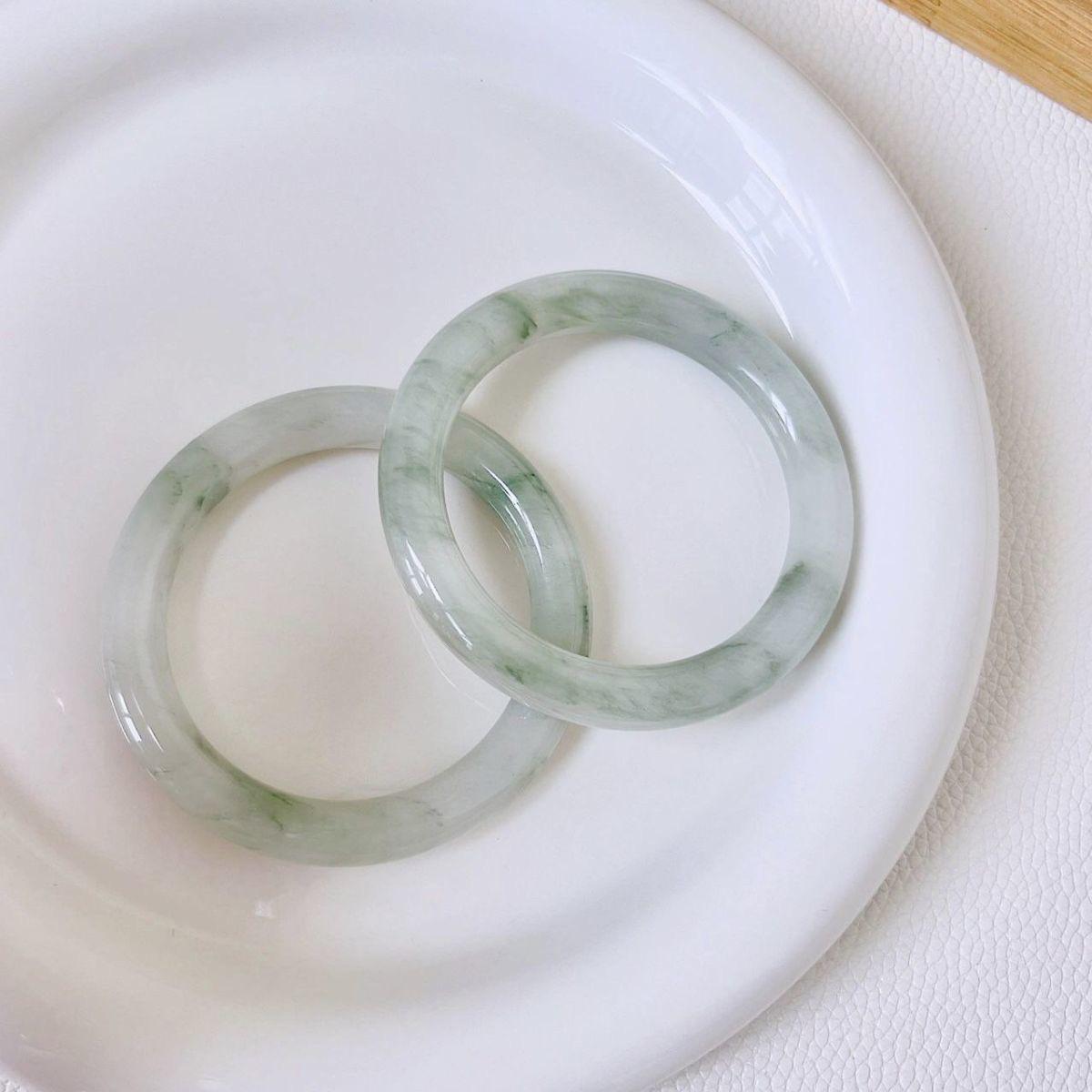 Golden Jadeite High-Ice Round Bangle with Tiancui Mountain Floating Flower Design - Snowfield Snow Jade Ladies Bangle. 56-57
Golden Jadeite High-Ice Round Bangle with Tiancui Mountain Floating Flower Design - Snowfield Snow Jade Ladies Bangle. 56-57