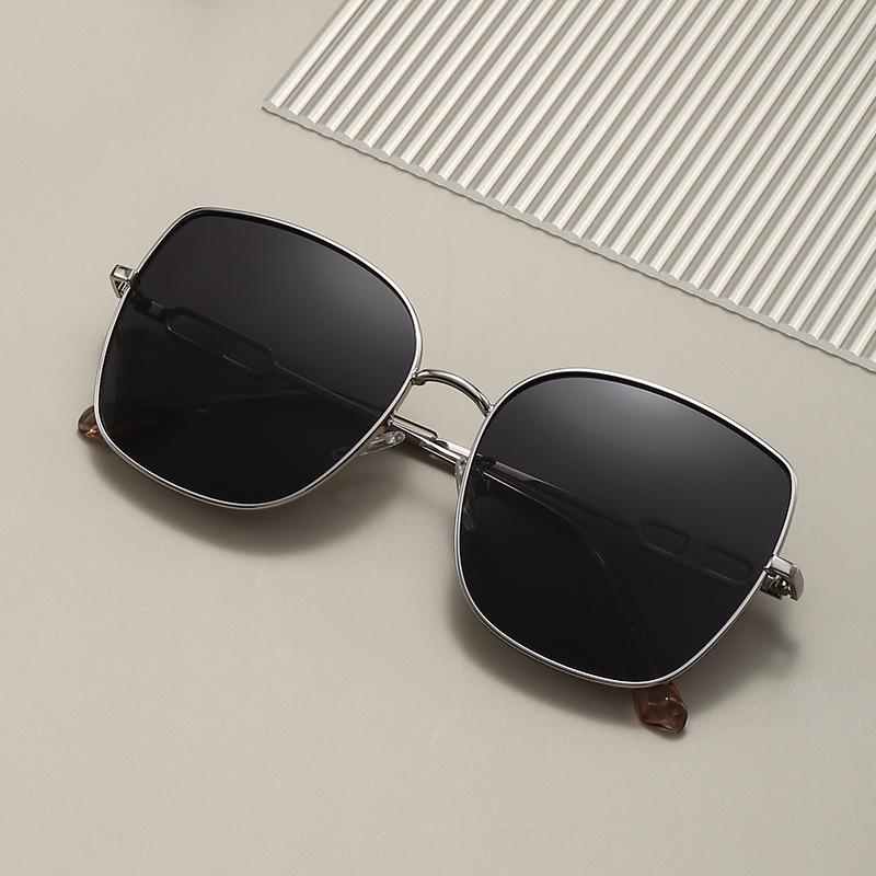 Stylish Polarized Square Sunglasses for Women - European/American Trend, Outdoor Fashion, Slimming Large Frame.
Stylish Polarized Square Sunglasses for Women - European/American Trend, Outdoor Fashion, Slimming Large Frame.