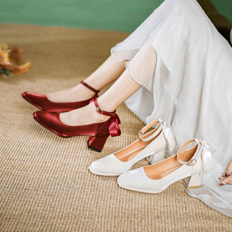 Red wedding shoes bride shoes new mid-heel white bridesmaid shoes bow square head thick heel high heels 34 бежевий
Red wedding shoes bride shoes new mid-heel white bridesmaid shoes bow square head thick heel high heels 34 бежевий