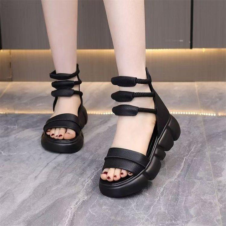 Platform sandals women s summer word with versatile color matching fashion casual muffin sandals trendy women 35 чорний
Platform sandals women s summer word with versatile color matching fashion casual muffin sandals trendy women 35 чорний