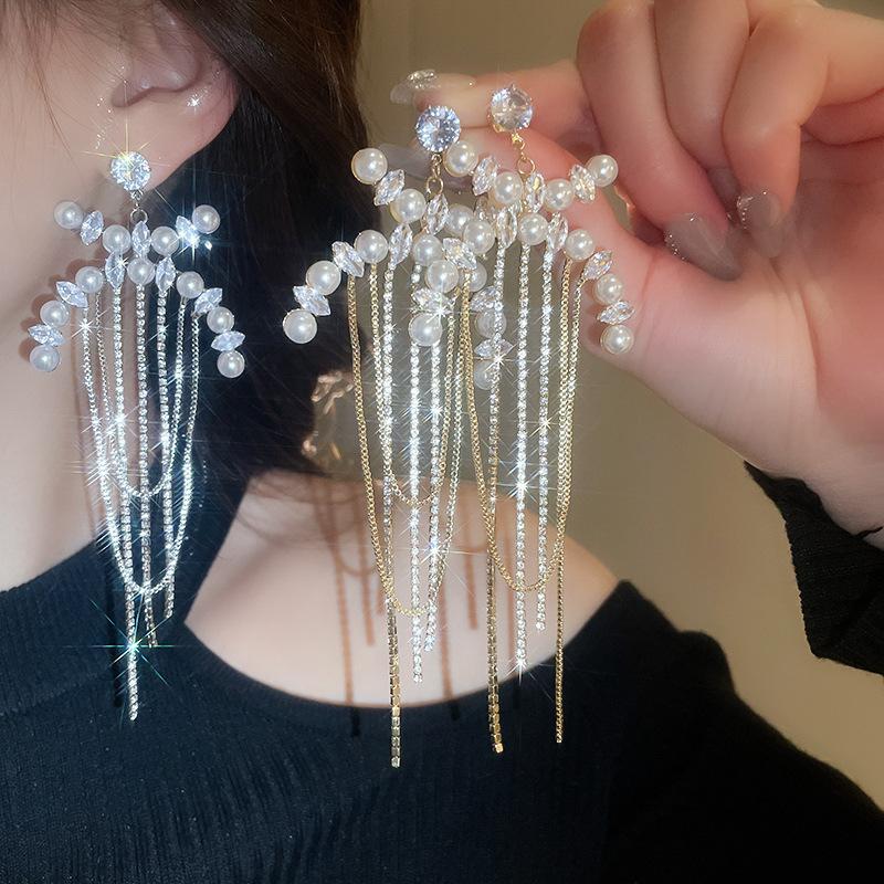 Zircon C-shaped pearl fringed earrings fashion light luxury temperament earrings women s high-end earrings
Zircon C-shaped pearl fringed earrings fashion light luxury temperament earrings women s high-end earrings